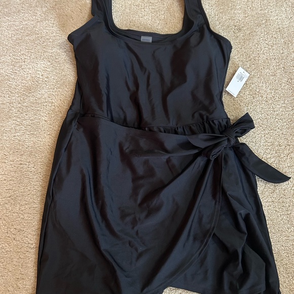 Black skirted swimsuit/swimmdress - Picture 2 of 4